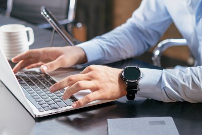 Zo besparen AI agents ondernemers gemiddeld 10 uur per week